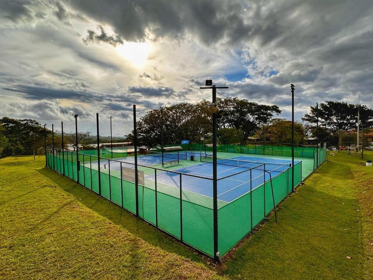Cr Mariposa Comfortable Penthouse, Ac, Pool, Gym, Tennis Appartement